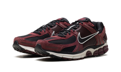 Zoom Vomero 5 "Dark Team Red" HF1553 601
