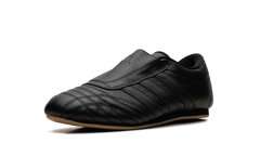 Taekwondo "Core Black / Core Black / Gum" JS4011