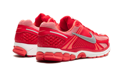 Zoom Vomero 5 PRM "University Red Metallic Silver" FN6833 657