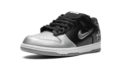 SB Dunk Low OG QS "Supreme - Jewel Swoosh Silver/Black" CK3480 001