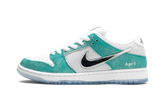 SB Dunk Low Pro QS "April Skateboards" FD2562 400
