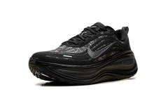Vomero Plus "Black / Dark Smoke Grey / Anthracite / Metallic Dark Grey" IM3985 001