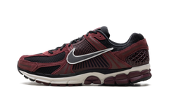 Zoom Vomero 5 "Dark Team Red" HF1553 601