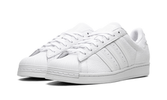 Superstar ADV Vitoria "Cloud White Core Black" JP5705