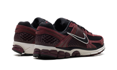 Zoom Vomero 5 "Dark Team Red" HF1553 601