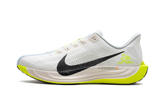 Pegasus Plus "Sail / Pale Ivory / Volt Black" HQ3451 101