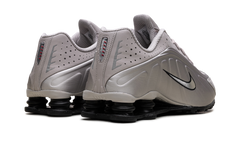 Shox R4 "College Grey" IH0265 009