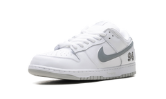 SB Dunk Low "Supreme - White" HQ8487 100