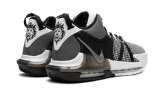 LeBron Witness VII "Metallic Silver" DM1123 100