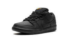 SB Dunk "Triple Black" FJ1674 001