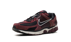 Zoom Vomero 5 "Dark Team Red" HF1553 601