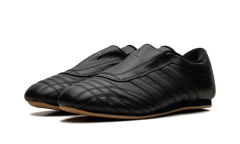 Taekwondo "Core Black / Core Black / Gum" JS4011
