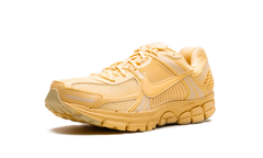 Zoom Vomero 5 "Celestial Gold" HF5493 200