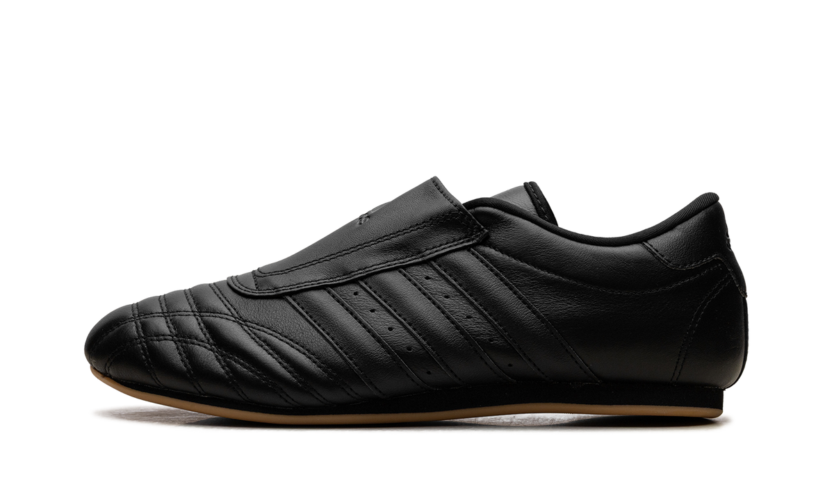 Taekwondo "Core Black / Core Black / Gum" JS4011