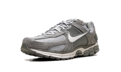 Zoom Vomero 5 "Dark Stucco" HF1553 002
