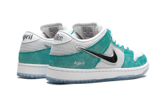 SB Dunk Low Pro QS "April Skateboards" FD2562 400