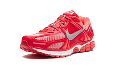 Zoom Vomero 5 PRM "University Red Metallic Silver" FN6833 657