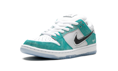 SB Dunk Low Pro QS "April Skateboards" FD2562 400
