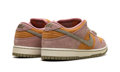 SB Dunk Low "Red Stardust" HJ4135 600
