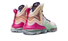 LeBron 19 "Valentine's Day" DH8459 900