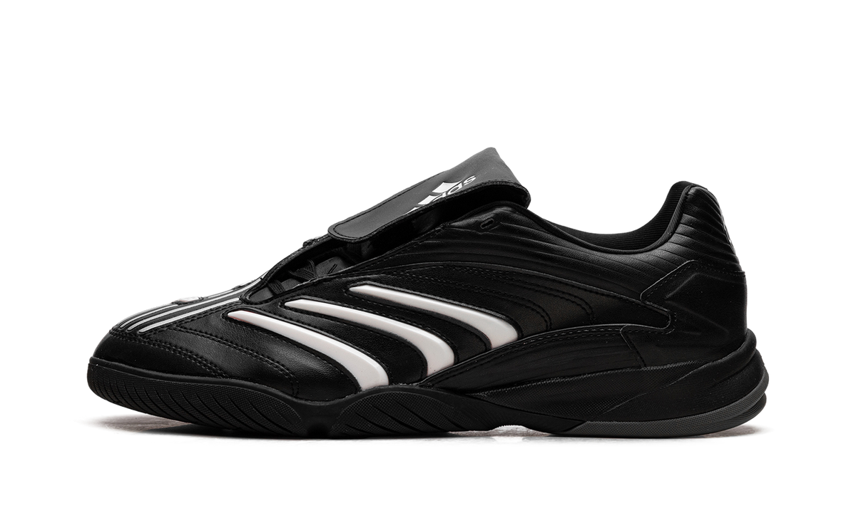 Predator Sala "Black Zero Metallic" JQ3916