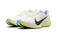 Pegasus Plus "Sail / Pale Ivory / Volt Black" HQ3451 101