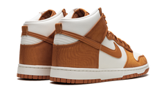 Dunk High "Monarch" DV7223 800